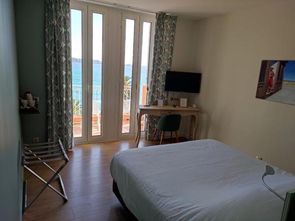 Les Galets Hôtel et B&B : photo 4 de la chambre chambre double supérieure avec terrasse - vue sur mer