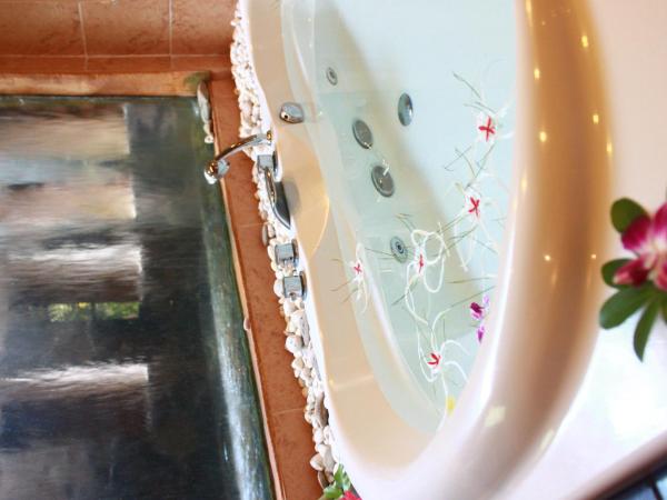 Mukdara Beach Villa & Spa Resort : photo 2 de la chambre villa de luxe avec bain à remous