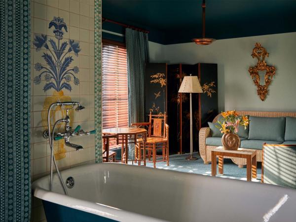 Ulysses, an Ash Hotel : photo 1 de la chambre notre-dame des fleurs