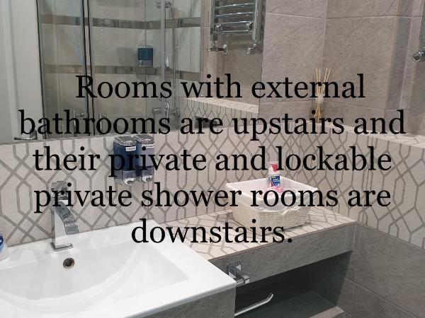 Comfortable rooms in the house : photo 9 de la chambre chambre double avec salle de bains privative extérieure