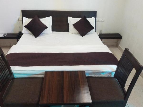 RANGBAARI STAYS & CAFE : photo 3 de la chambre chambre lit king-size - vue sur jardin