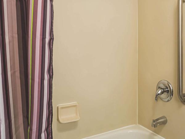 La Quinta by Wyndham Las Vegas Summerlin Tech : photo 4 de la chambre chambre lit king-size deluxe