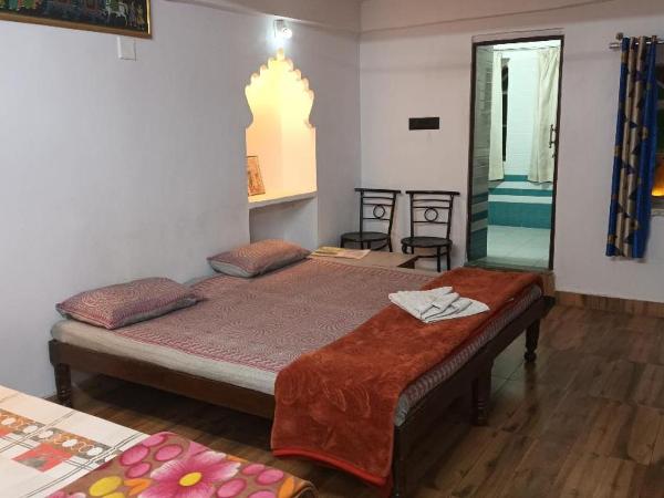 Jag Niwas Guest House & pure veg restaurant : photo 5 de la chambre chambre double standard