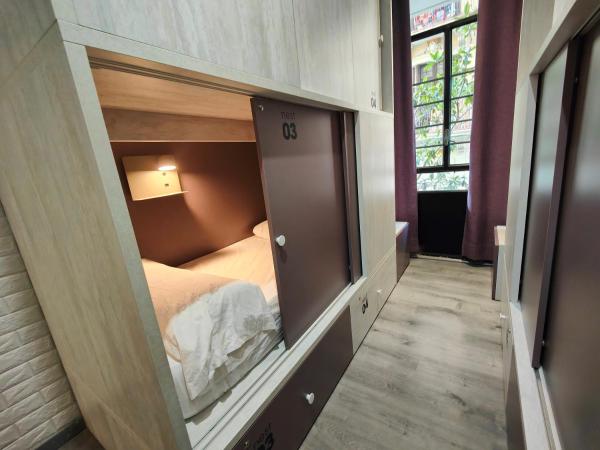 Free Hostels Barcelona : photo 7 de la chambre lit dans dortoir pour femmes de 6 lits