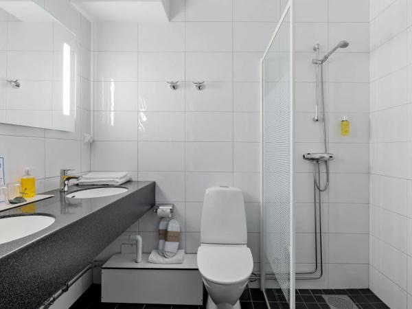 Centric Hotel : photo 4 de la chambre chambre lit king-size familiale