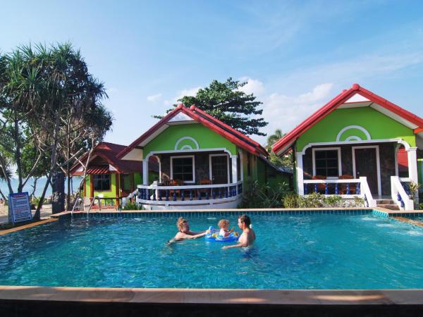 Nature Beach Resort, Koh Lanta : photo 7 de la chambre bungalow de luxe climatisé (3 adultes)