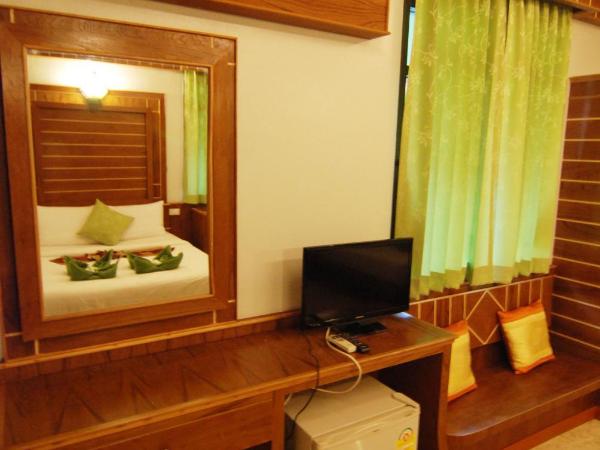 Nature Beach Resort, Koh Lanta : photo 9 de la chambre bungalow de luxe climatisé (3 adultes)