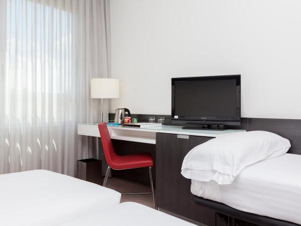 Axor Feria : photo 3 de la chambre chambre triple avec parking long séjour