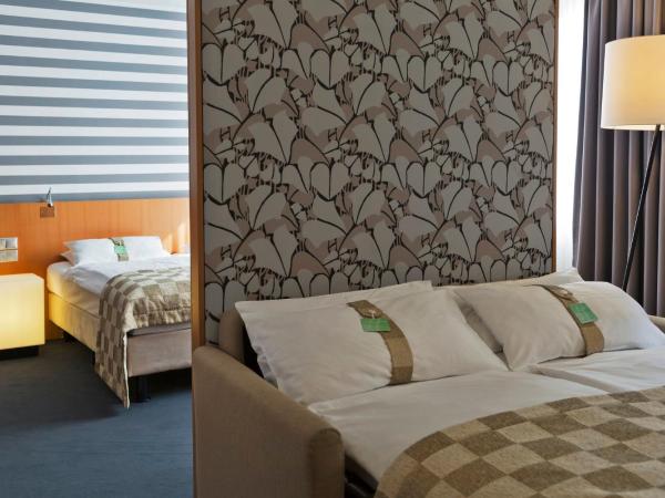 Holiday Inn Vienna City, an IHG Hotel : photo 8 de la chambre suite lit king-size avec canapé-lit simple