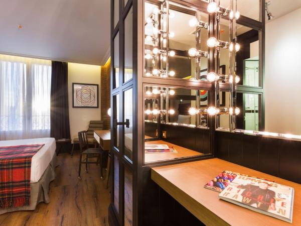 Only YOU Hotel Atocha : photo 2 de la chambre chambre double deluxe avec balcon