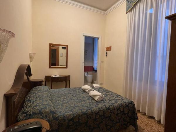 Hotel Alla Fava : photo 1 de la chambre petite chambre double