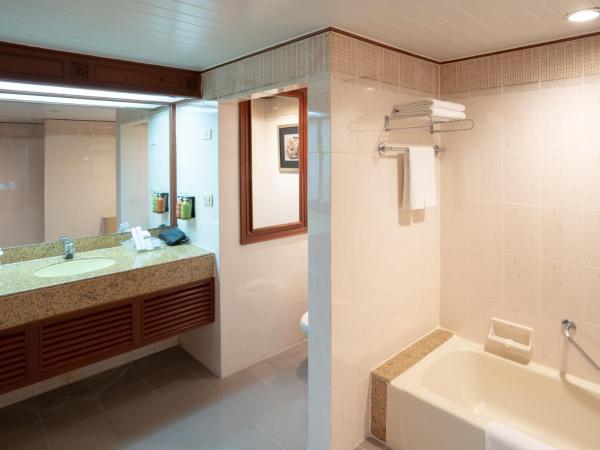 Centara Riverside Hotel Chiang Mai : photo 3 de la chambre suite junior double avec 2 lits doubles