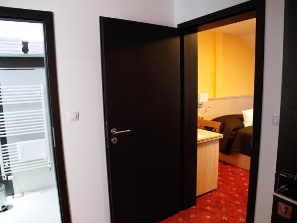 Pension Dvořák : photo 8 de la chambre chambre familiale avec balcon