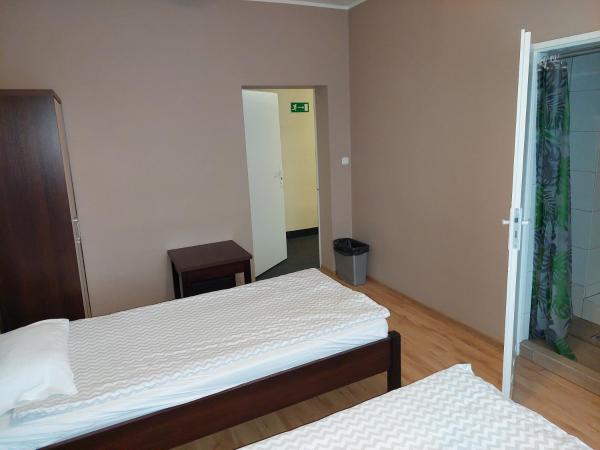 Strzelec Noclegi : photo 7 de la chambre petite chambre lits jumeaux