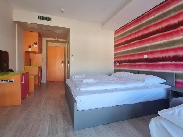 Colors Holiday Hotel : photo 3 de la chambre chambre quadruple - vue sur jardin