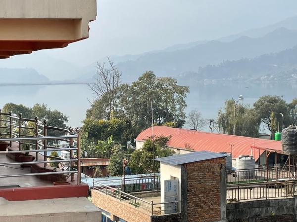 Hostel The Good Earth Pvt. Ltd. : photo 3 de la chambre chambre lits jumeaux - vue sur lac