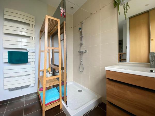 Ô Clair de Lune Chambres d'hôtes climatisées à Sarlat - parking privé - piscine chauffée - espace bien-être Jacuzzi et massages : photo 1 de la chambre chambre double supérieure avec salle de bains privative