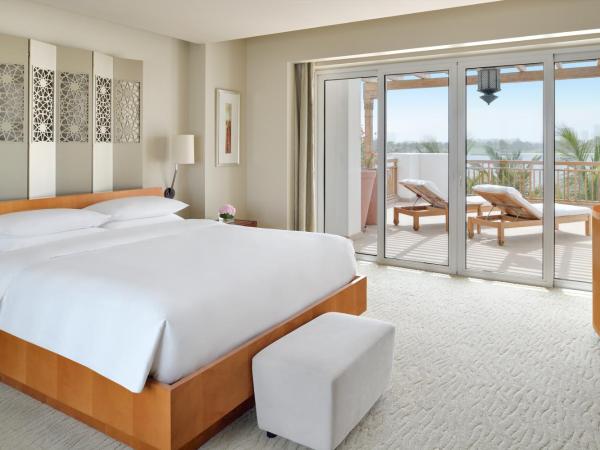 Park Hyatt Dubai : photo 1 de la chambre suite avec terrasse et vue sur la lagune