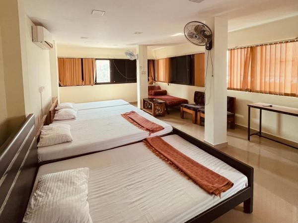 OMAR RESIDENCY : photo 2 de la chambre chambre quadruple Économique