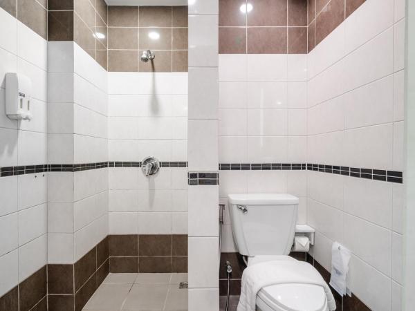 Bhukitta Boutique Hotel Phuket Town : photo 9 de la chambre grand deluxe double bed + free coworking space