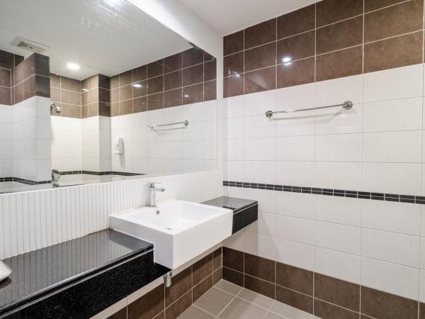 Bhukitta Boutique Hotel Phuket Town : photo 8 de la chambre grand deluxe double bed + free coworking space