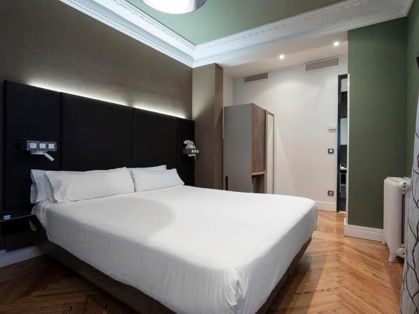 Petit Palace Lealtad Plaza : photo 9 de la chambre chambre quintuple avec terrasse