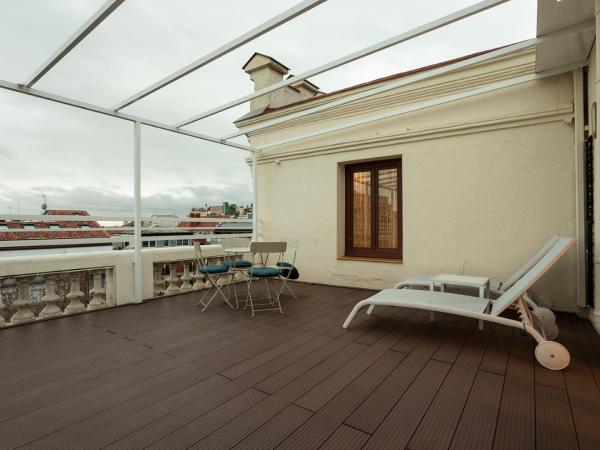 Petit Palace Lealtad Plaza : photo 8 de la chambre chambre quintuple avec terrasse