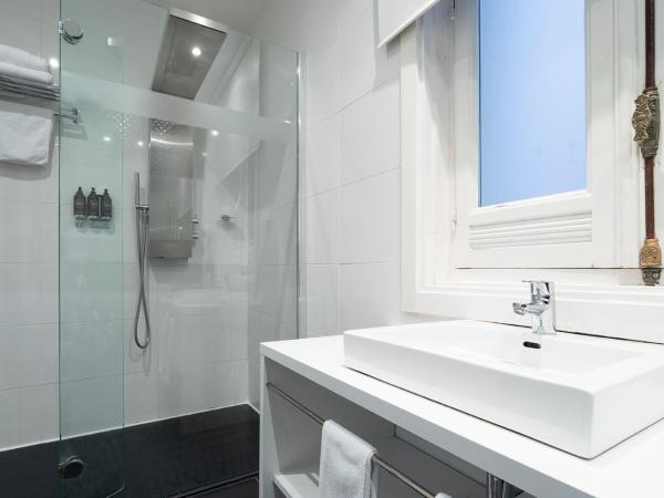 Petit Palace Lealtad Plaza : photo 8 de la chambre chambre sextuple