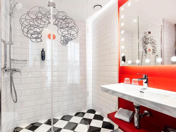 ibis Styles Szczecin Stare Miasto : photo 6 de la chambre chambre double standard avec canapé-lit