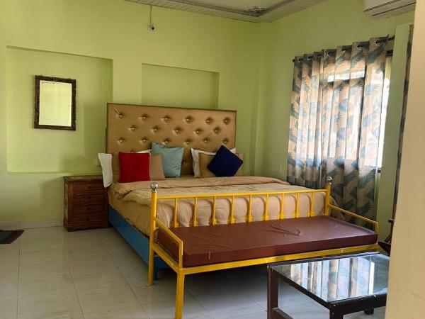 The Hostel Crown : photo 4 de la chambre suite room city palace view ac