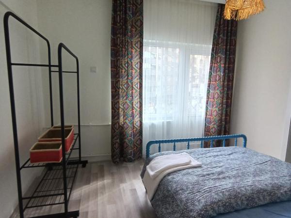 Deeps Hostel Ankara 2 : photo 1 de la chambre chambre double avec salle de bains privative