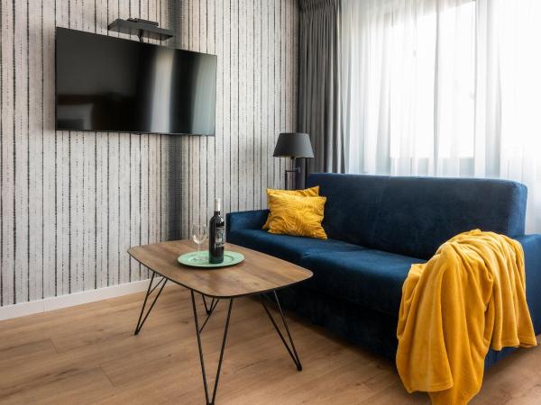 Aparthotel InPoint Cracow G15 - Free Underground Parking : photo 8 de la chambre studio avec balcon 