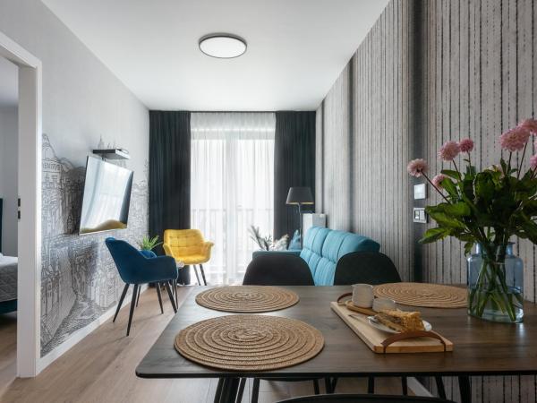 Aparthotel InPoint Cracow G15 - Free Underground Parking : photo 4 de la chambre appartement avec balcon