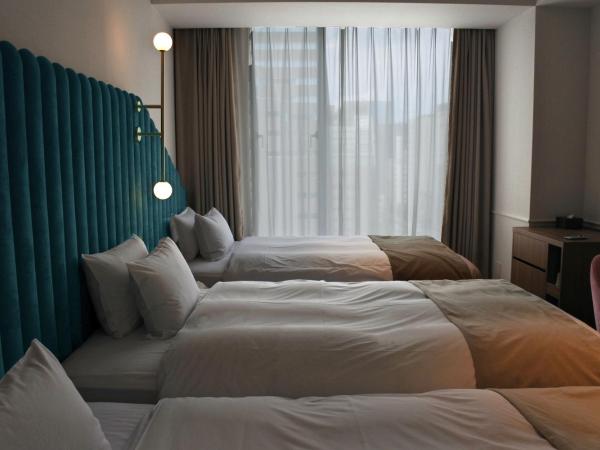 THE KNOT HIROSHIMA : photo 2 de la chambre chambre triple supérieure - vue sur ville