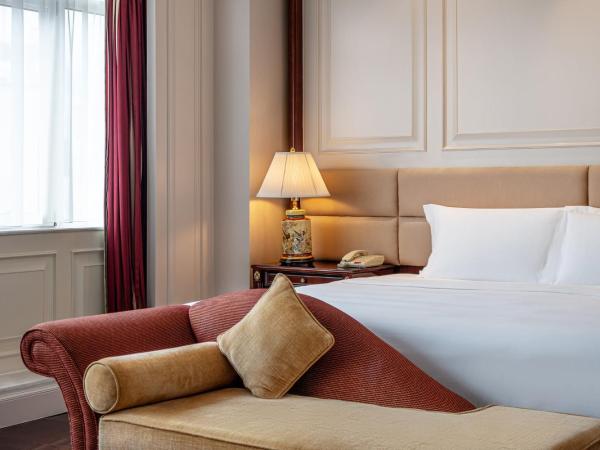 Crowne Plaza Hotel & Suites Landmark Shenzhen, an IHG Hotel - Nearby Luohu Border, Indoor heated swimming pool, Complimentary Welcome Drink : photo 4 de la chambre suite junior lit king-size