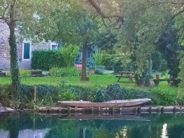 Mas Le Pont des Aubes : photo 8 de la chambre appartement - vue sur jardin