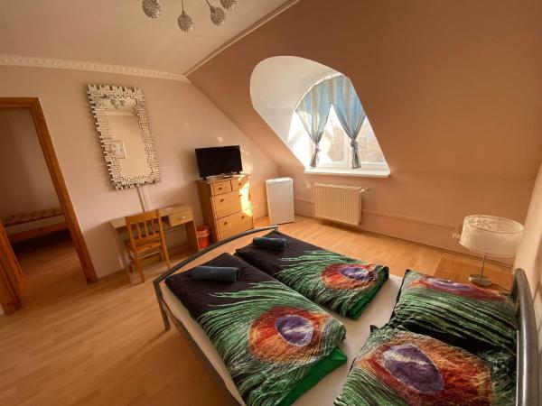 Hermina apartmanház : photo 3 de la chambre chambre double ou lits jumeaux avec salle de bains