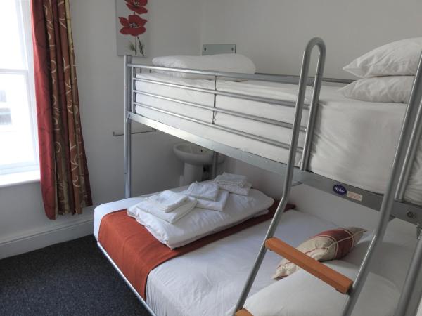 Backpackers Blackpool - Family Friendly Hotel : photo 1 de la chambre chambre familiale standard