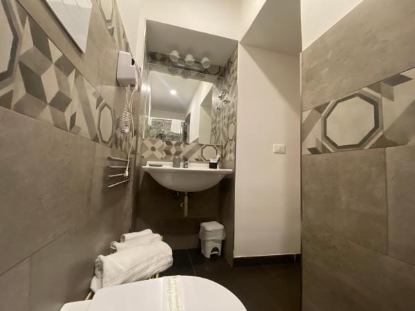 Corso 211 Beds & Suites : photo 2 de la chambre chambre simple avec salle de bains privative