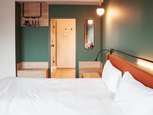 Campanile Saint Brieuc - Centre Gare : photo 5 de la chambre chambre quadruple avec accès sauna