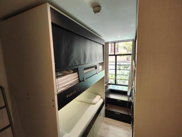 Free Hostels Barcelona : photo 9 de la chambre chambre avec salle de bains (6 adultes)