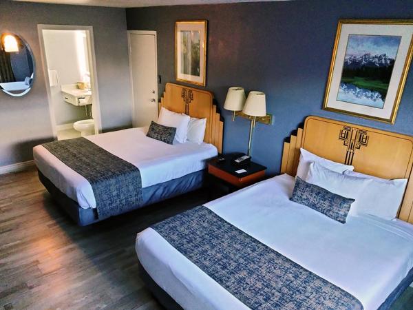 Metropolitan Inn Downtown Salt Lake City : photo 1 de la chambre chambre avec 2 grands lits queen-size