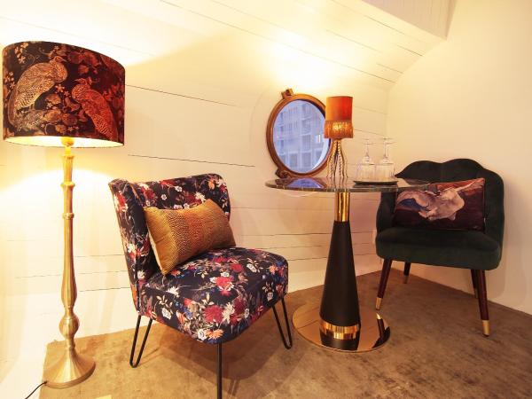 Najade Eco Houseboat : photo 10 de la chambre chambre lit king-size supérieure