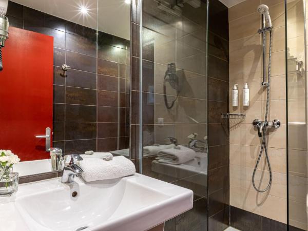 Hotel Ariane Montparnasse by Patrick Hayat : photo 1 de la chambre deux chambres doubles classiques adjacentes