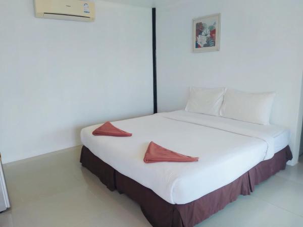 Phi Phi Cozy Seafront Resort : photo 8 de la chambre hébergement supérieur - vue sur mer