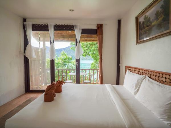 Phi Phi Cozy Seafront Resort : photo 4 de la chambre hébergement supérieur bord de mer 