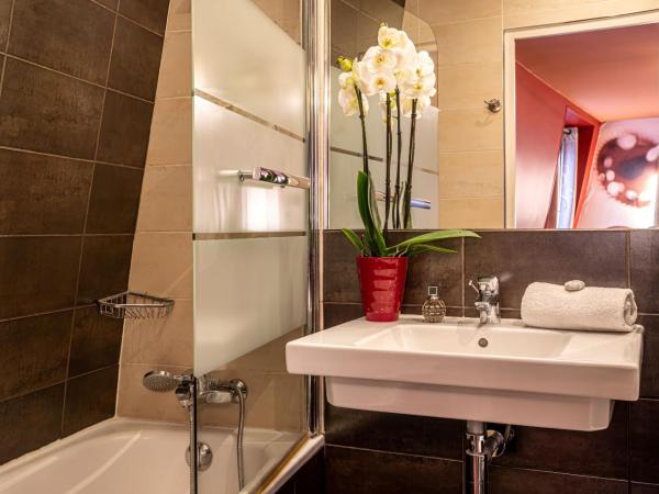 Hotel Ariane Montparnasse by Patrick Hayat : photo 4 de la chambre chambre triple (2 adultes & 1 enfant)