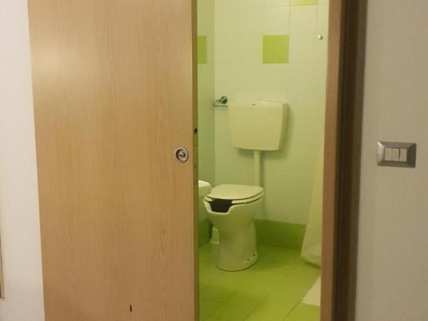 Hotel Sharing : photo 3 de la chambre chambre lits jumeaux pour personnes à mobilité réduite