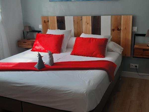 Hébergement Chambre d'hôtes Grau du Roi Mas des Marines Piscine Adult only : photo 2 de la chambre chambre lit king-size supérieure