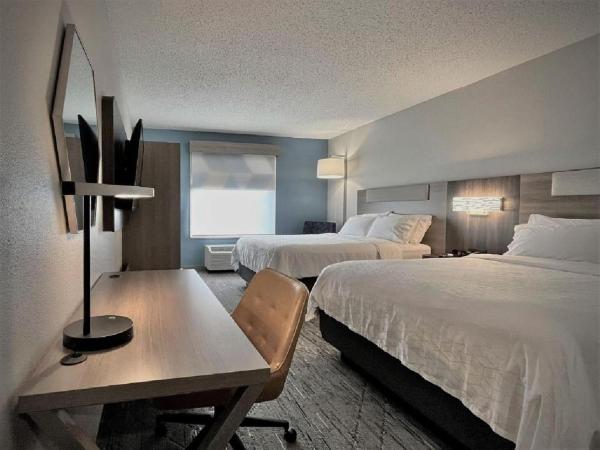 Holiday Inn Express and Suites Tampa I-75 at Bruce B. Downs, an IHG Hotel : photo 1 de la chambre chambre avec 2 lits queen-size et douche accessible en fauteuil roulant - accessible aux personnes malentendantes - non-fumeurs